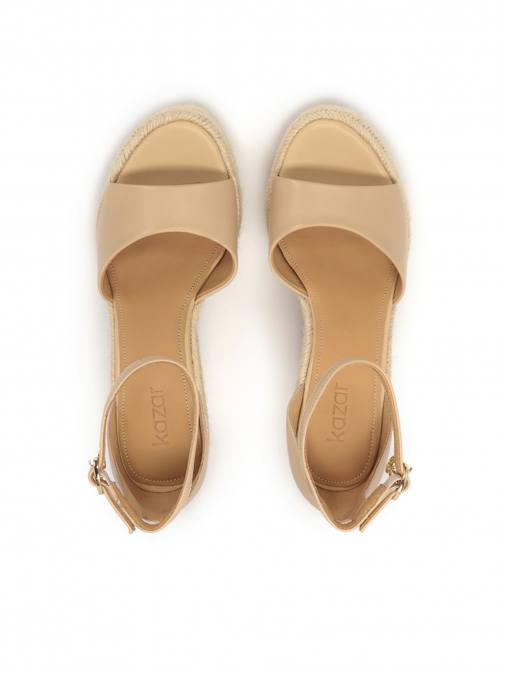 Sandały na wysokim koturnie ze sznurkiem