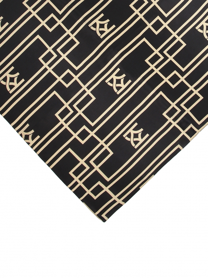 Czarna jedwabna apaszka w oty wzór