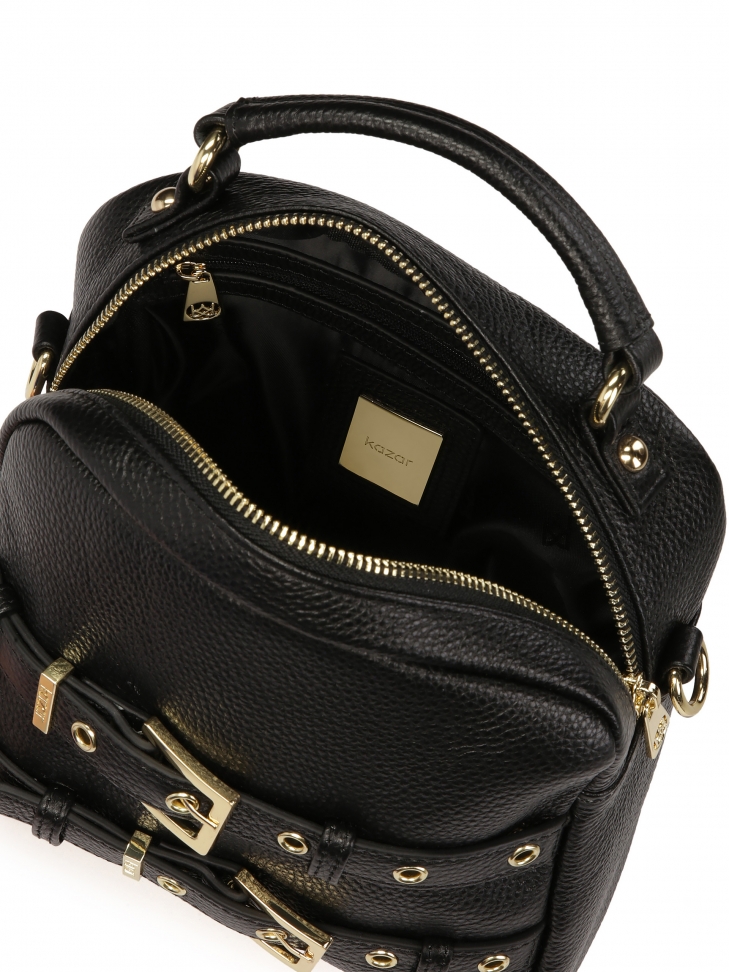 Torebka z rączką i paskiem zdobiona klamrami