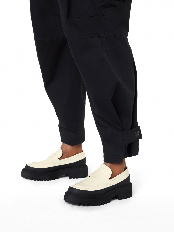 Kremowo-czarne półbuty ze skóry