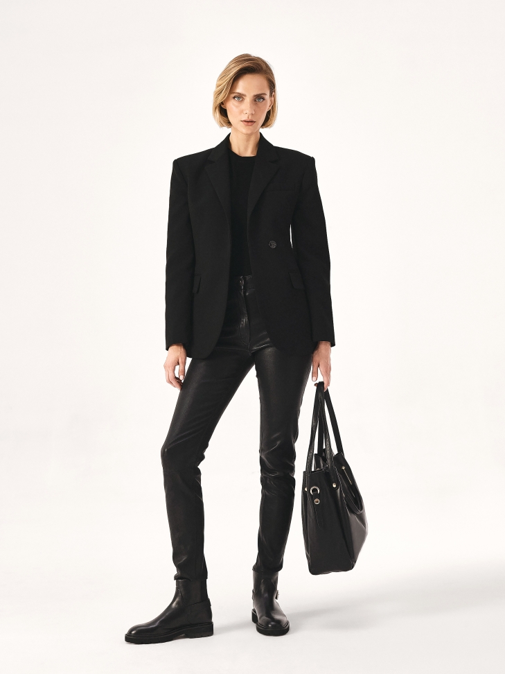 Klasyczne botki ze skóry na płaskiej podeszwie