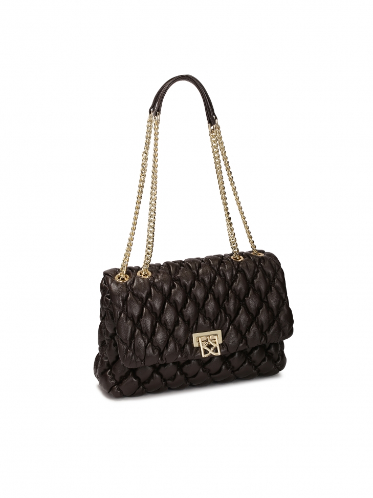 Miękka pikowana torebka w brązowym kolorze