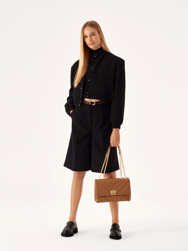 Czarne półbuty z wymiennymi ozdobnymi paskami