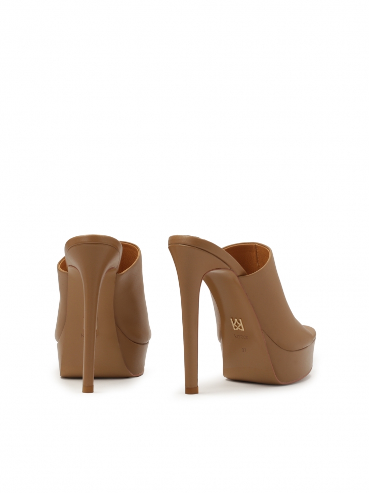 Brązowe klapki na platformie i wysokim obcasie