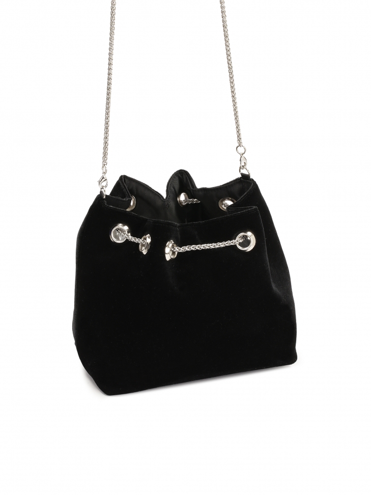 Czarna torebka z miękkiego materiału