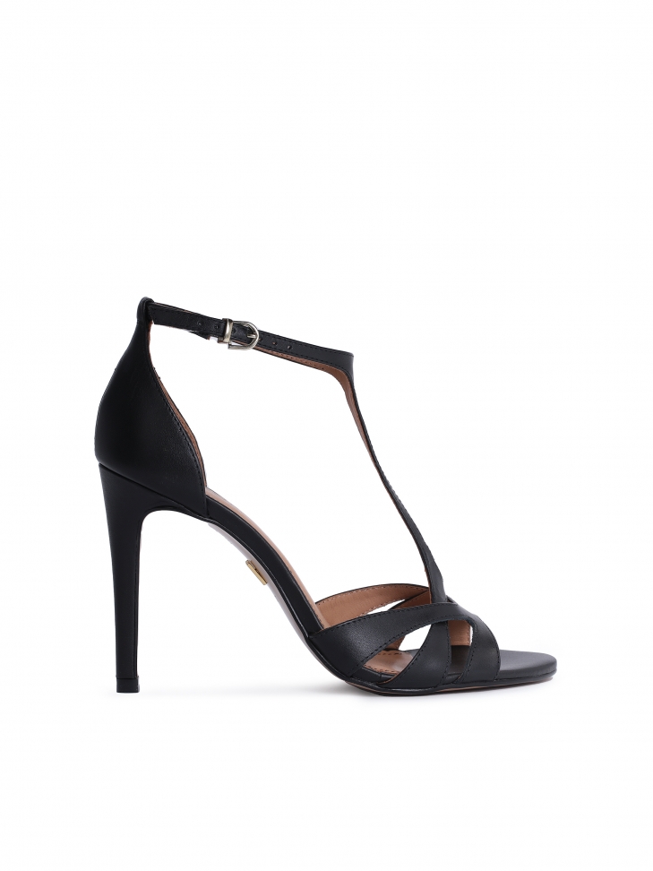 Czarne skórzane sandały z efektownymi paseczkami