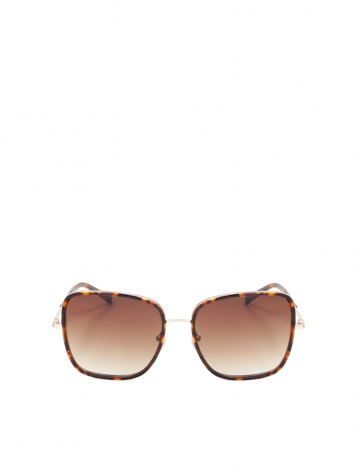 Brązowe okulary przeciwsłoneczne ze otym akcentem