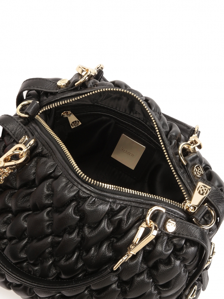 Stylowa czarna torebka z modnym pikowaniem