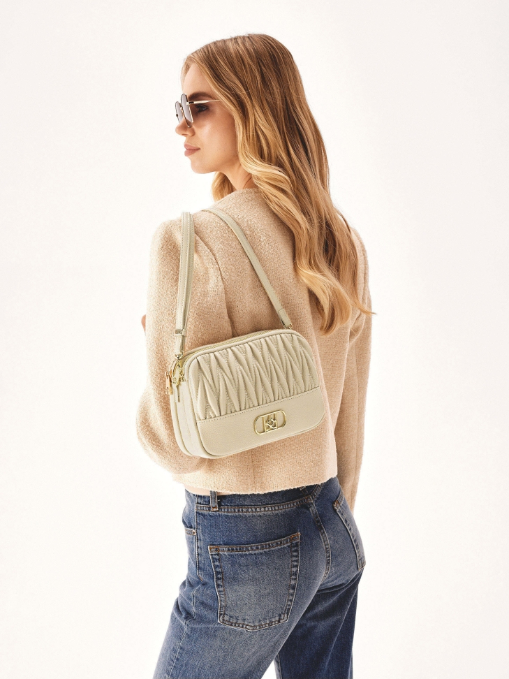 Beżowa torebka z efektownym monogramem KAZAR