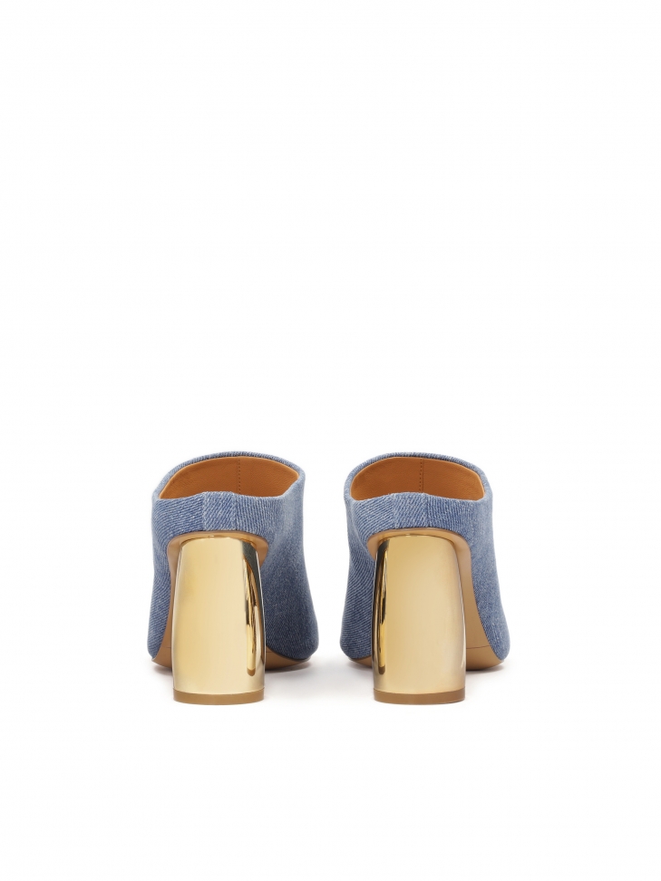 Niebieskie klapki denim na otym owalnym obcasie