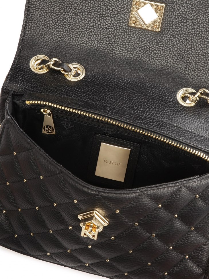 Mała czarna torebka z pikowaniem i otymi dżetami