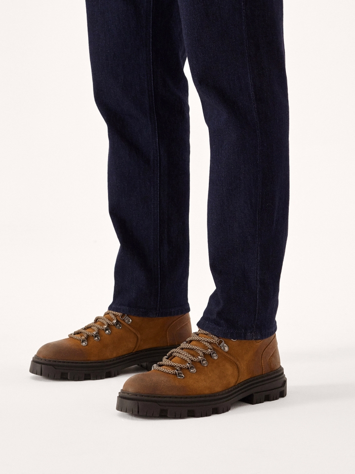 Brązowe trzewiki męskie na kontrastującej podeszwie