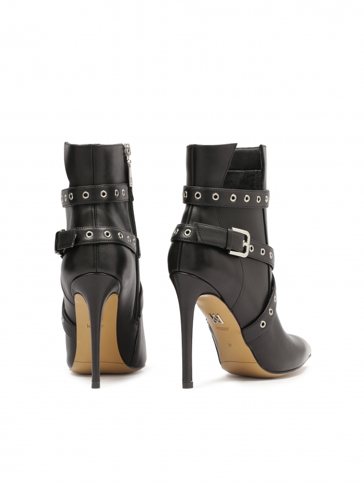 Botki na szpilce oplecione paskiem z nitami