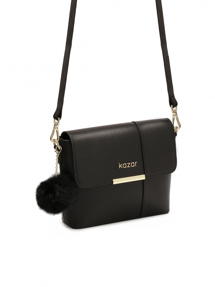 Czarna torebka na ramię z odpinanym pomponem