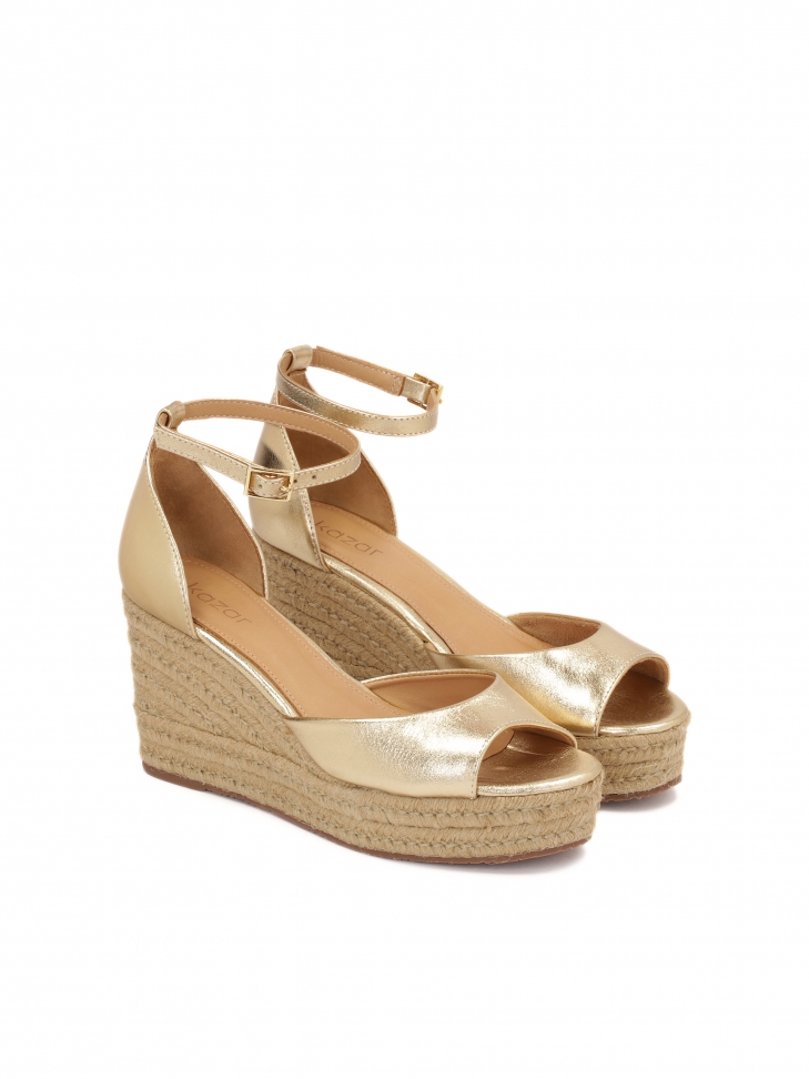 Złote sandały na koturnie poytym jutowym sznurkiem
