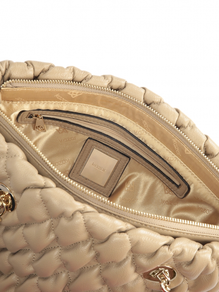 Miękka pikowana torebka z odpinanym brelokiem