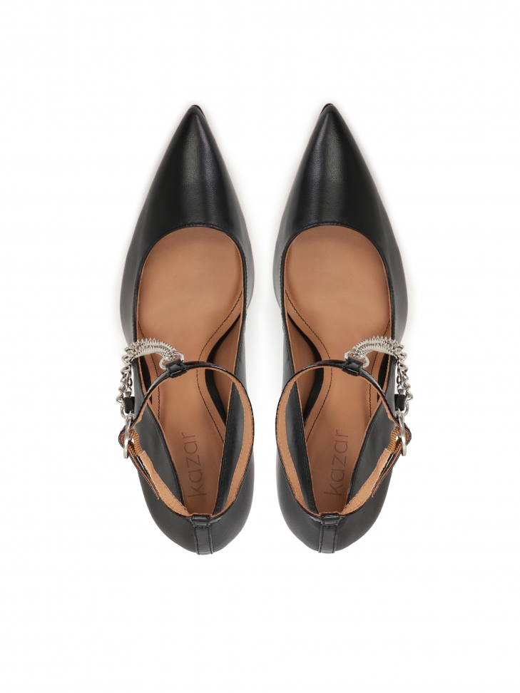 Awangardowe czółenka skórzane z łańcuchem