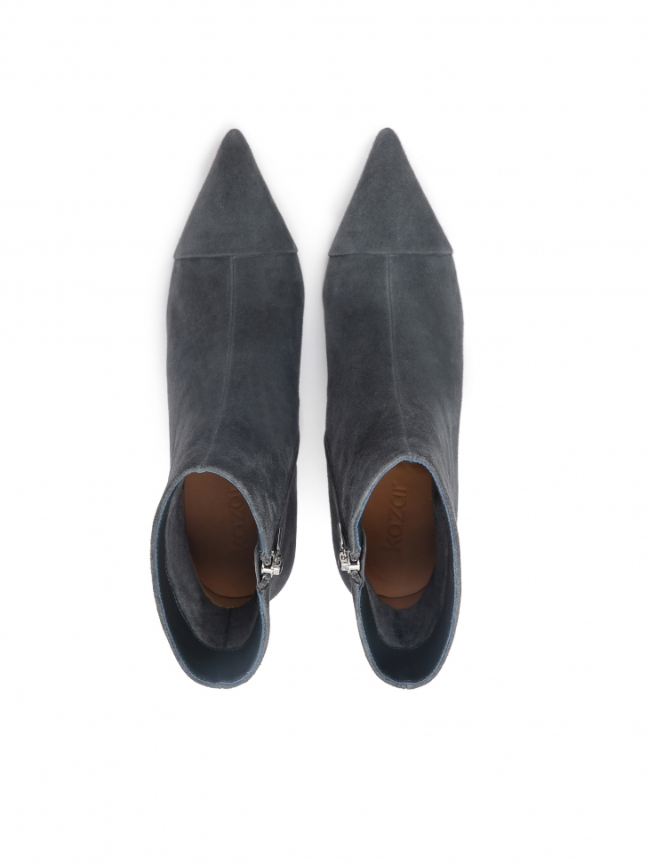 Zamszowe botki na smukłym obcasie i z noskiem w szpic