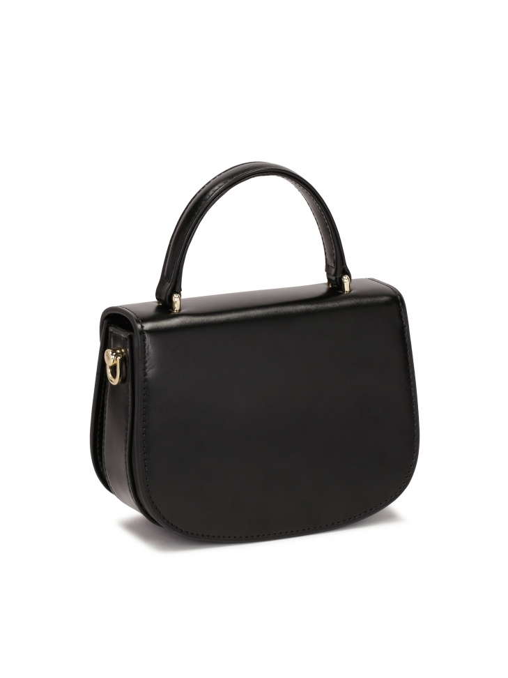 Mała torebka z rączką i ozdobnym zapięciem