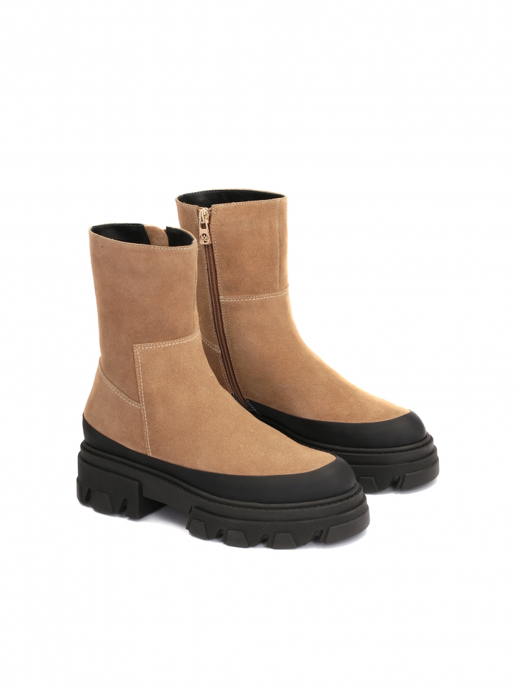 Jasnobrązowe trzewiki z zamszu na grubej podeszwie