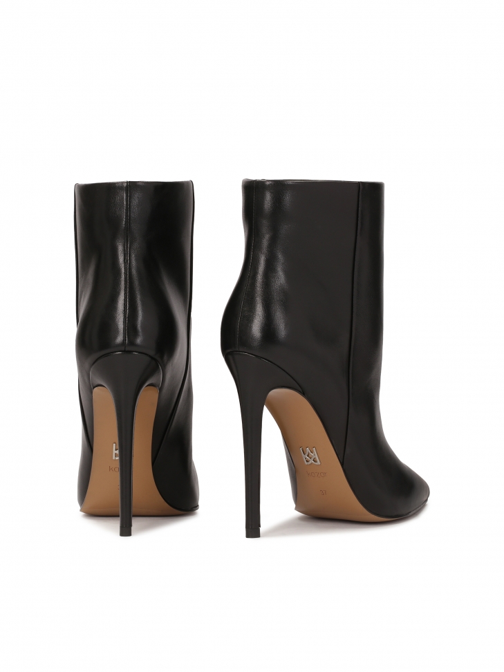 Botki na obcasie ze wsuwaną cholewką