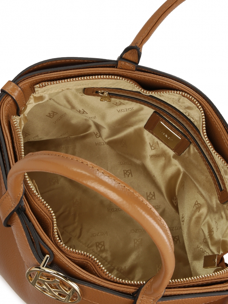 Jasnobrązowa torebka z paskiem z klamrą