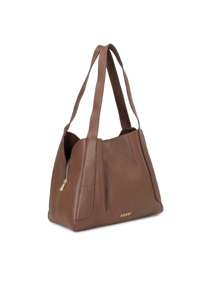 Brązowa torebka na ramie z groszkowej skóry