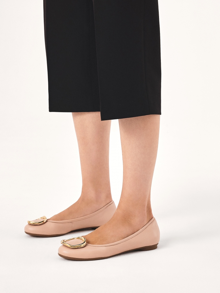 Skórzane baleriny w pastelowym kolorze
