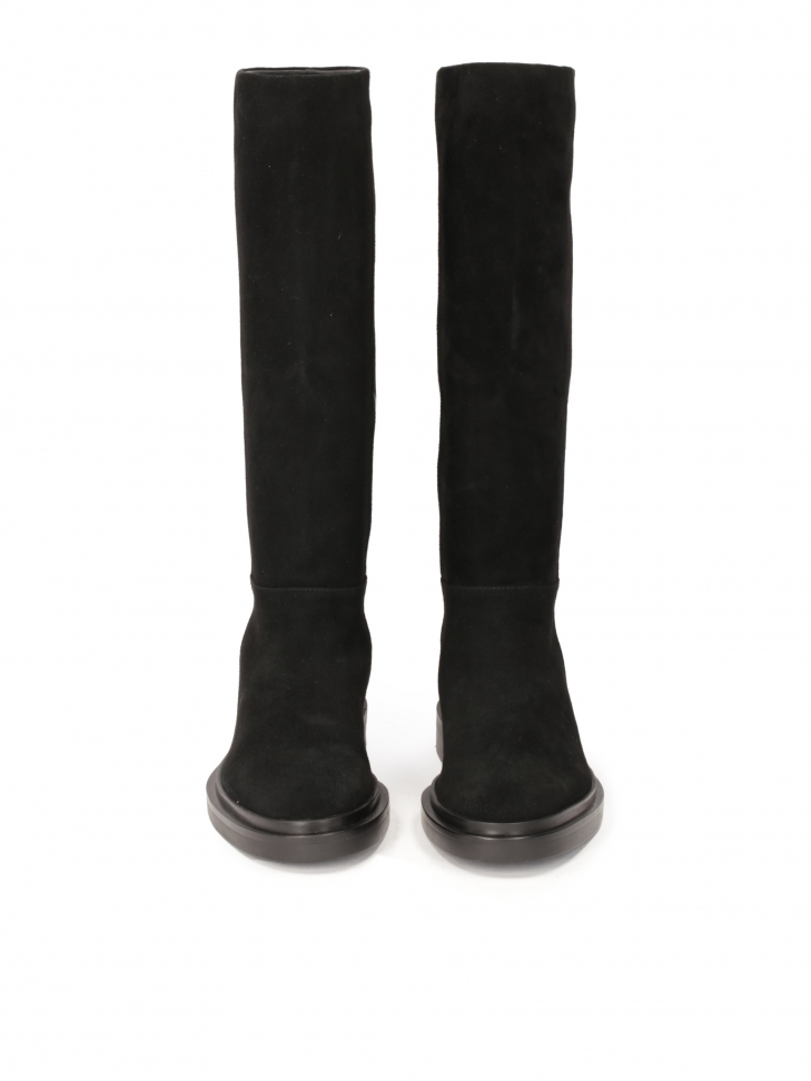 Zamszowe czarne kozaki ze wsuwaną cholewką