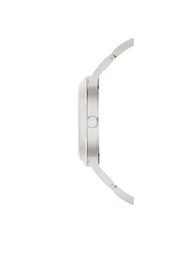 Srebrny zegarek z czarną tarczą