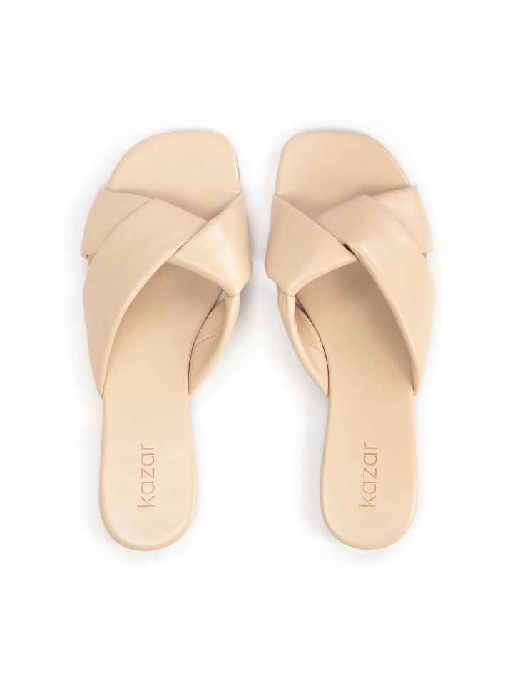 Miękkie skórzane klapki na płaskiej podeszwie