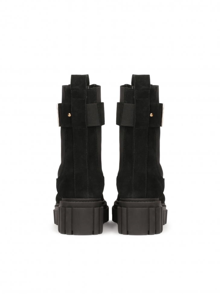 Botki z zamszu na wysokiej podeszwie