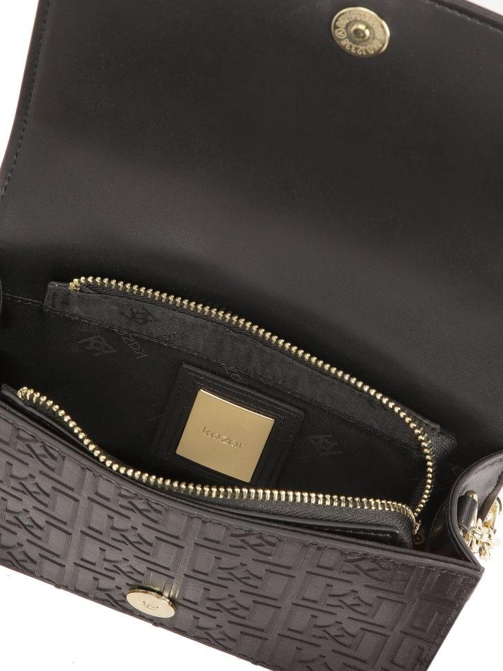 Czarna torebka w monogramy z paskiem i łańcuszkiem