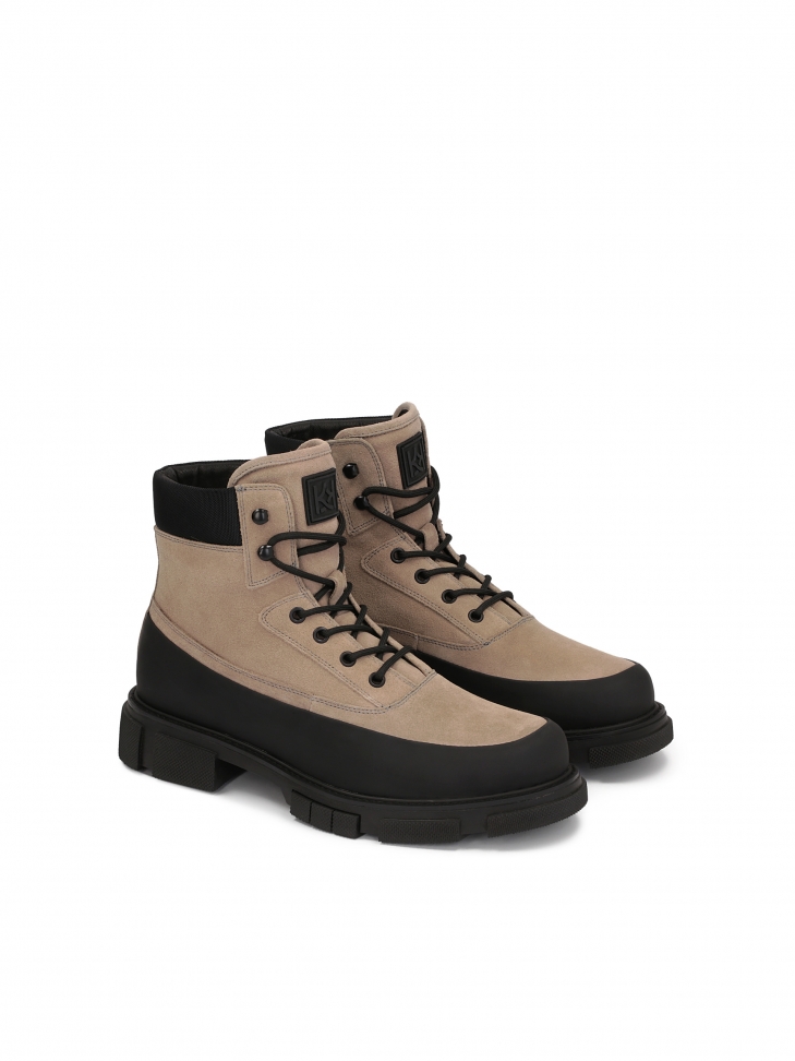 Beżowo-czarne trzewiki męskie wykonane z różnorodnych materiałów