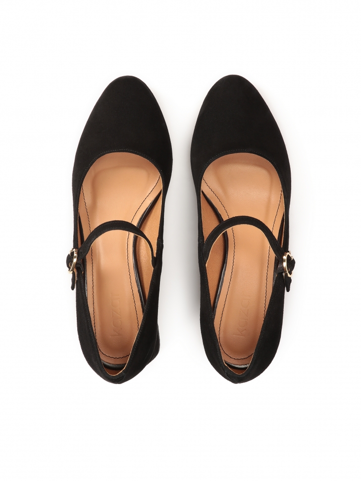 Zamszowe czółenka z paskiem na podbiciu