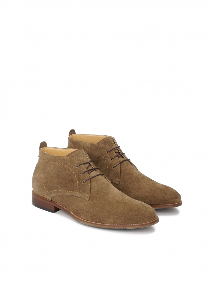 Zamszowe trzewiki z wiązaną cholewką