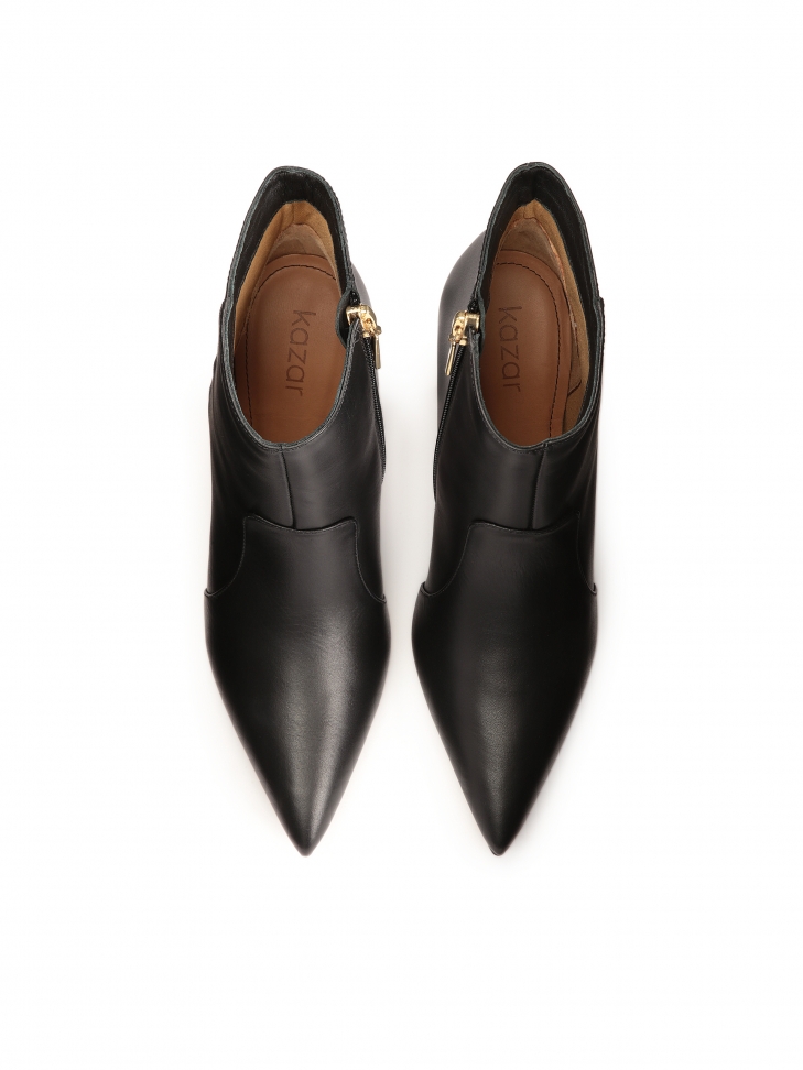 Minimalistyczne czarne botki z noskami w szpic