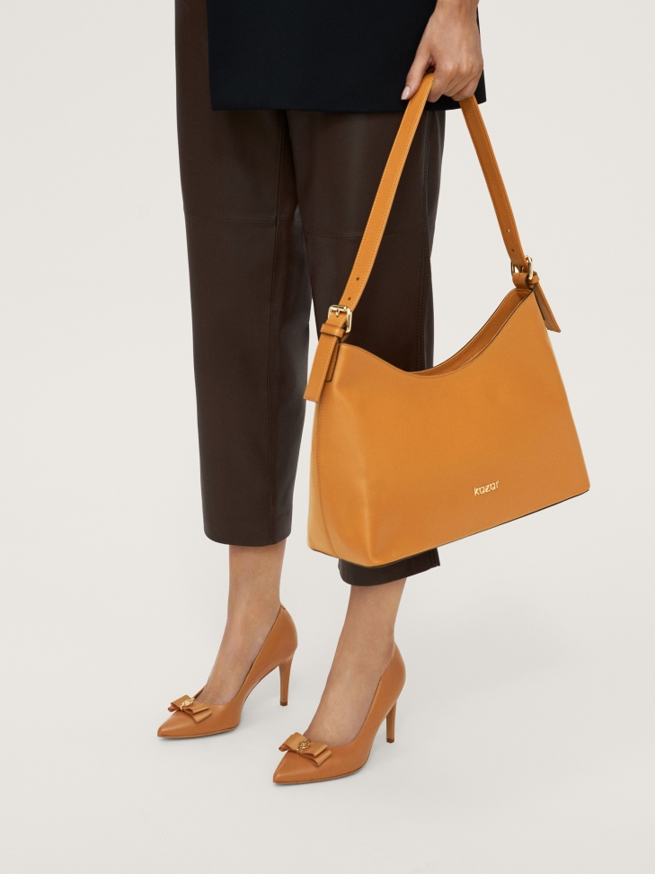 Jasnobrązowe skórzane czółenka z kokardą