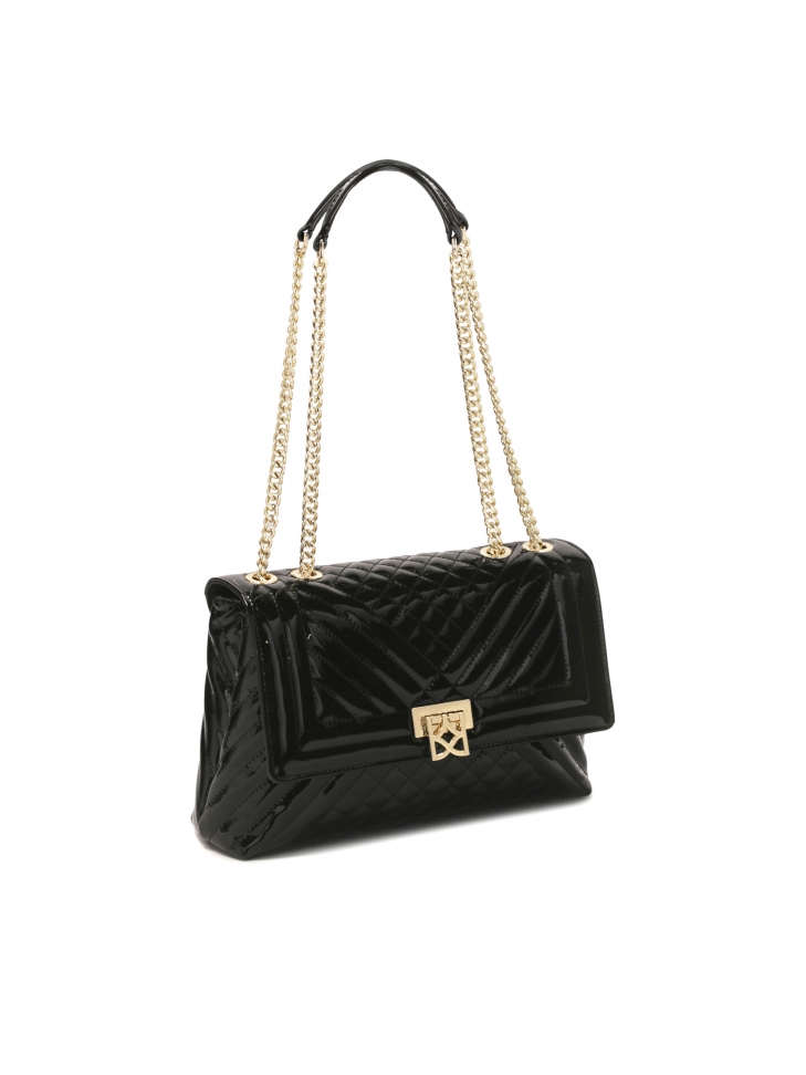 Lakierowana torebka z klapą