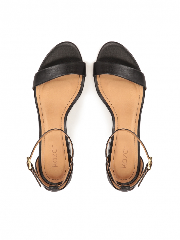 Klasyczne czarne sandały na klocku z pełną piętą