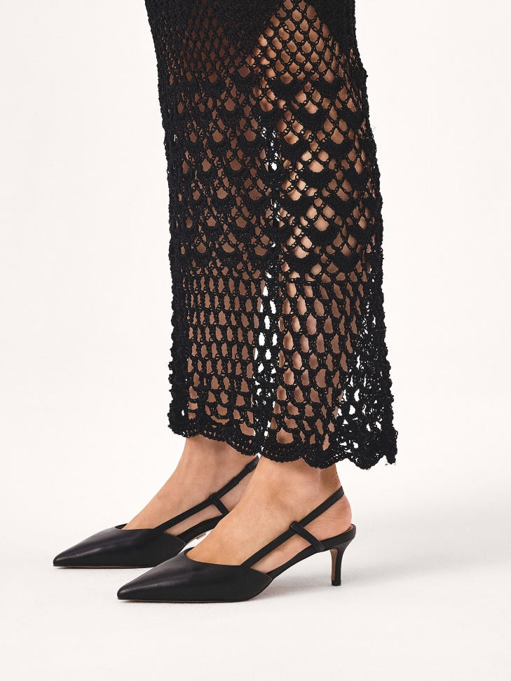 Czarne czółenka z wyciętą cholewką