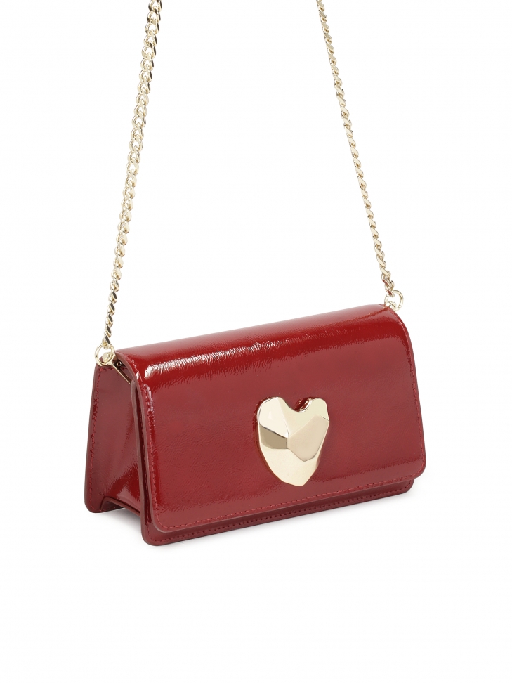 Bordowa torebka z marszczonej lakierowanej skóry