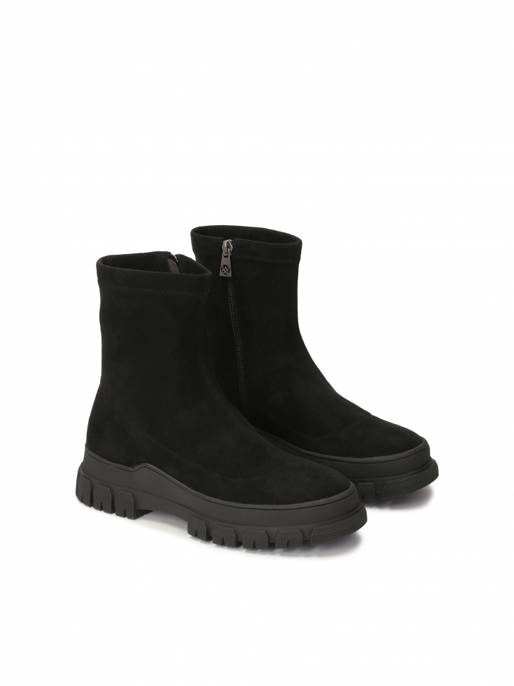 Płaskie botki z elastyczną cholewką