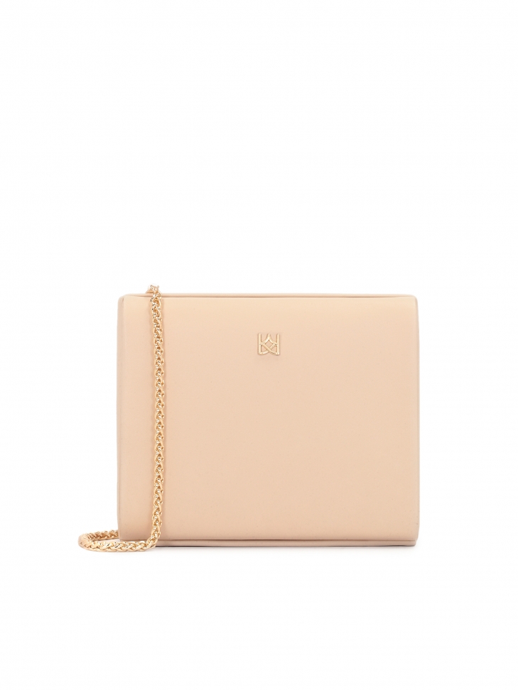 Mała sztywna torebka z łańcuchem na ramię