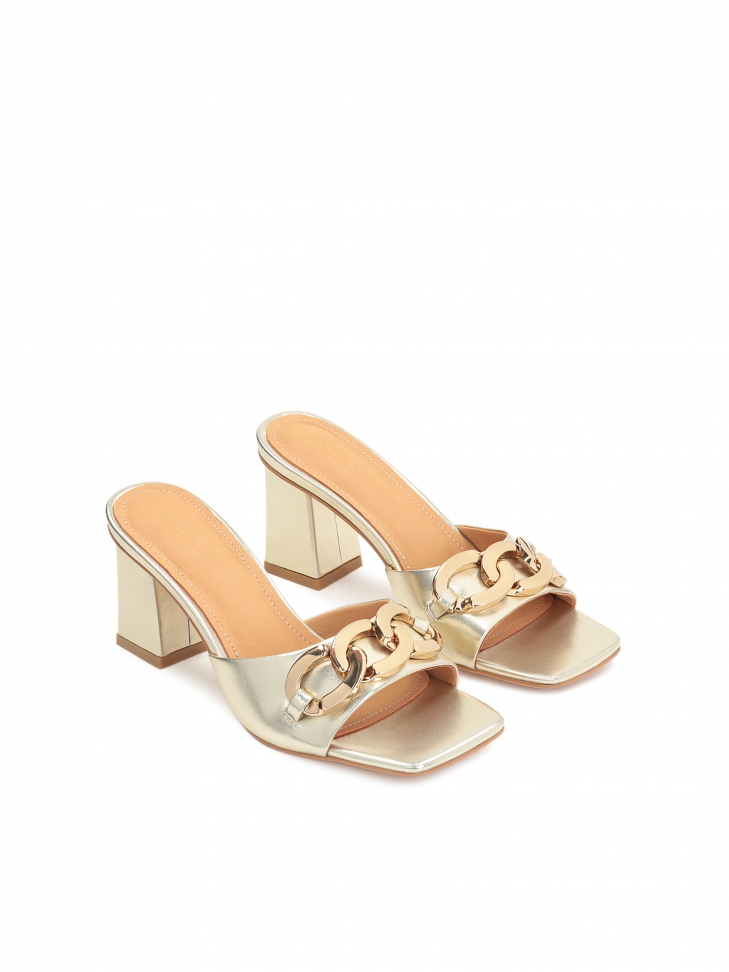 Eleganckie ote klapki na wygodnym obcasie