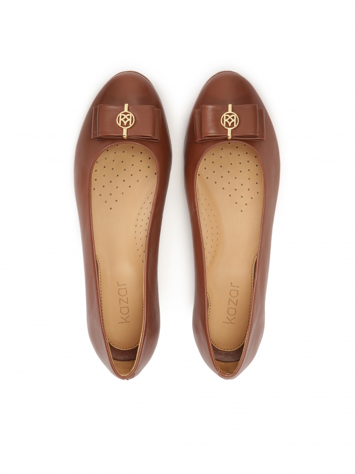 Brązowe baleriny z ozdobą na nosku