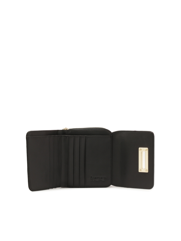 Mały skórzany portfel z metalowym zapięciem