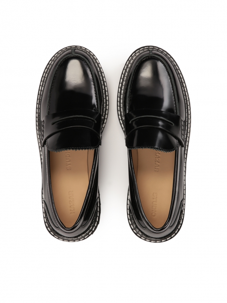 Lakierowane półbuty z podeszwą typu track