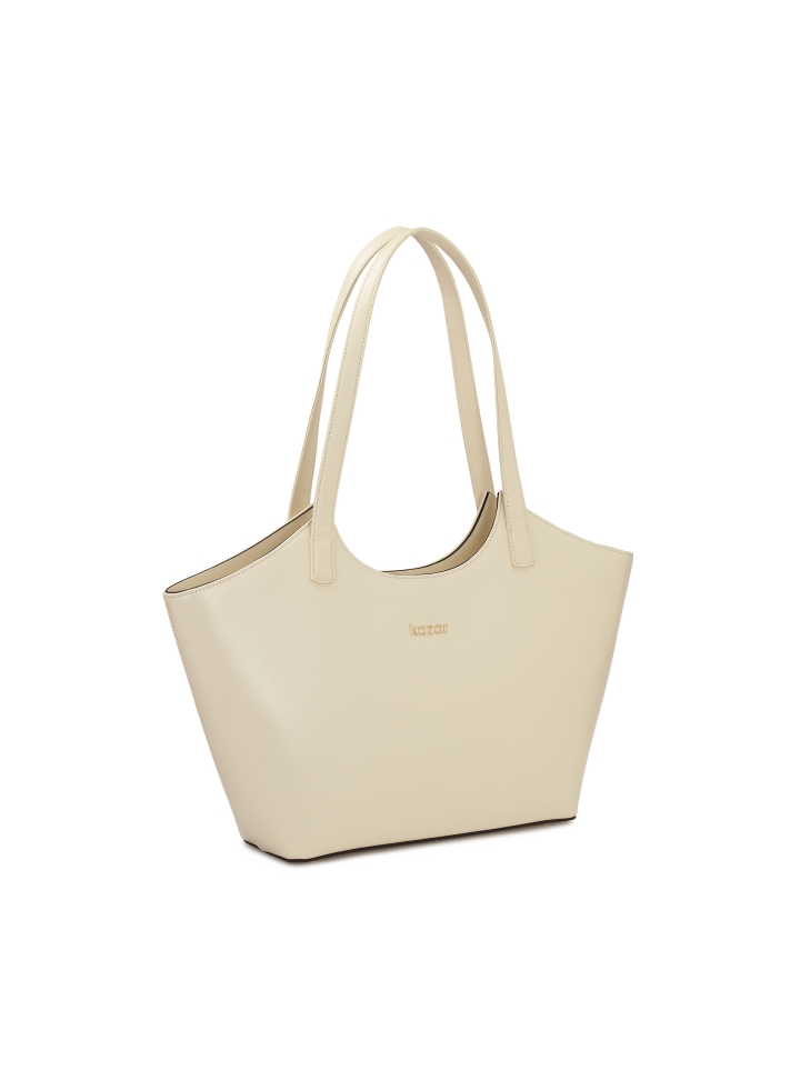 Duża torebka na ramię o sztywnej konstrukcji