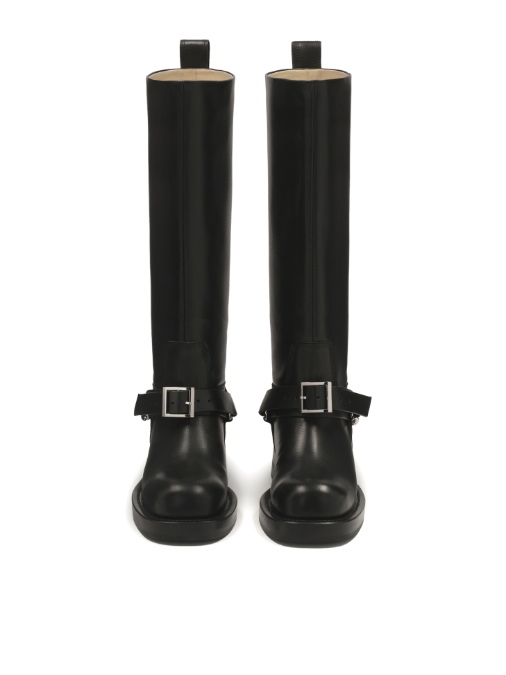 Czarne kozaki z wsuwaną cholewką na płaskiej podeszwie